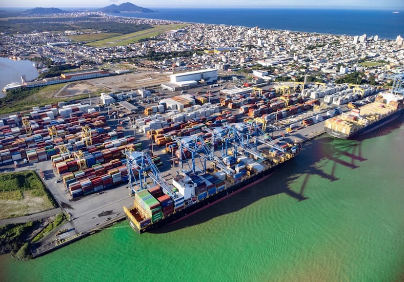 Imagem relacionada à notícia: 700.3 thousand TEUs handled mark Portonave's best semester