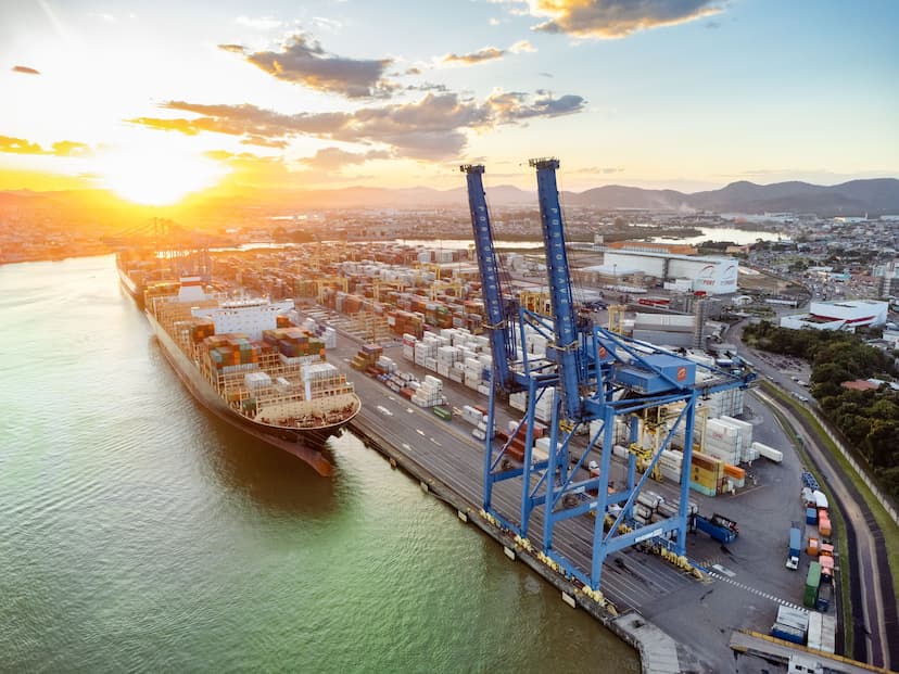 Imagem relacionada à notícia: Portonave mantém liderança como terminal portuário com a melhor produtividade do país