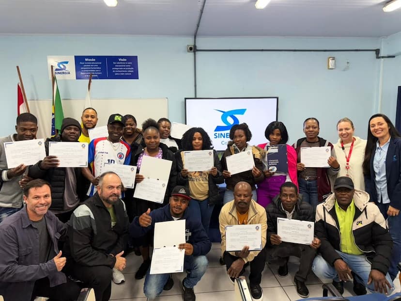 Imagem relacionada à notícia: Instituto Portonave forma segunda turma do Curso de Português para Migrantes