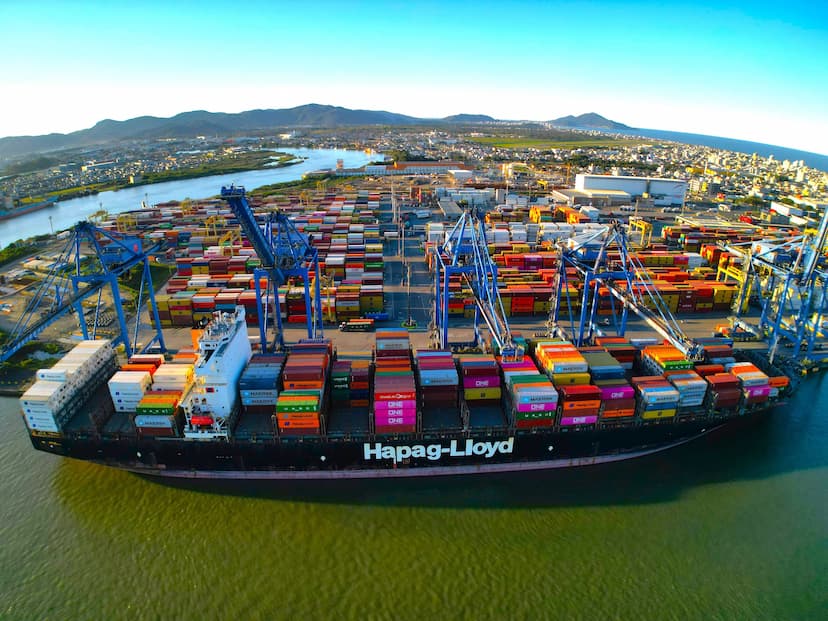 Imagem relacionada à notícia: Portonave é o primeiro terminal portuário de Santa Catarina a atingir a marca de 15 milhões de TEUs movimentados
